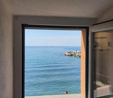 Boccadasse Apartment | Family-Friendly Casa sulla spiaggia di Boccadasse, 8.7/10