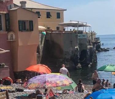 Boccadasse Apartment | Family-Friendly Casa sulla spiaggia di Boccadasse, 8.7/10