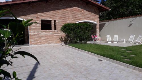 Praia da Enseada House | Cozy Casa Térrea with Ocean View & Breakfast Included