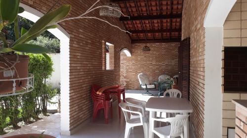 Praia da Enseada House | Cozy Casa Térrea with Ocean View & Breakfast Included