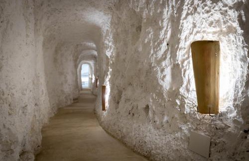 Alcala del Jucar House | Discover Casa Túnel Nido de Águilas - Rated 9.9 with Hot Tub