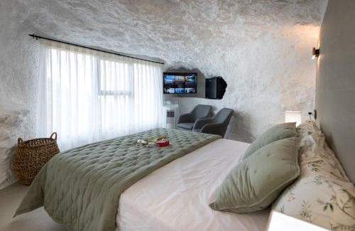 Alcala del Jucar House | Discover Casa Túnel Nido de Águilas - Rated 9.9 with Hot Tub
