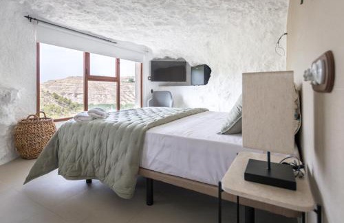 Alcala del Jucar House | Discover Casa Túnel Nido de Águilas - Rated 9.9 with Hot Tub