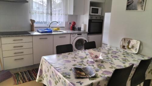 Oliveira De Azemeis House | Pet-Friendly Casa T1 in Porto: Family and Accessibility Focus