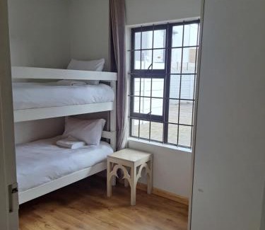 Bloubergstrand Apartment | Discover Casa Table View: Pet-Friendly with 9.2 Rating
