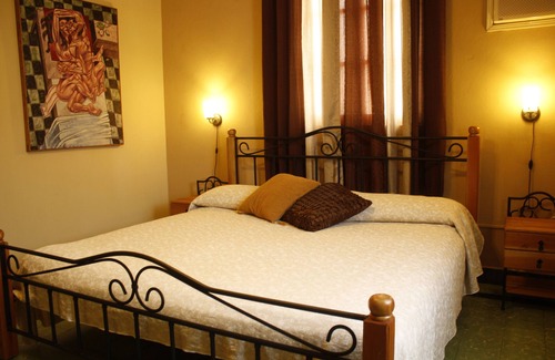 Plaza de la Revolucion House | Discover Casa Tamgus: Family-Friendly Retreat with Spa & Dining