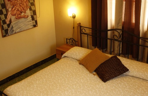 Plaza de la Revolucion House | Discover Casa Tamgus: Family-Friendly Retreat with Spa & Dining