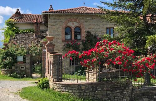 Marsaglia Bed & Breakfast | Discover Casa Tarò: Oceanfront Retreat with Hot Tub
