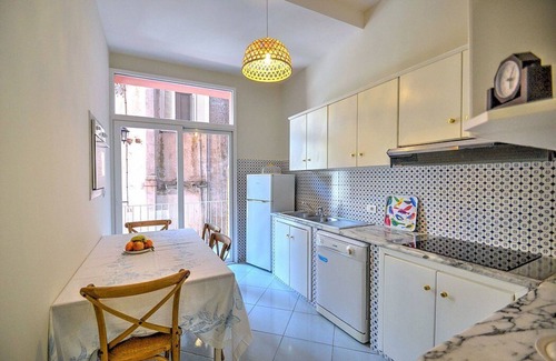 Positano Apartment | Casa Tarallo: Bright Apartment in Positano with Free Wi-Fi