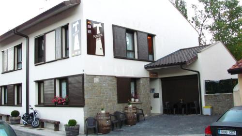 Larrasoana House | Charming Casa Tau: Pet-Friendly Retreat with Great Reviews