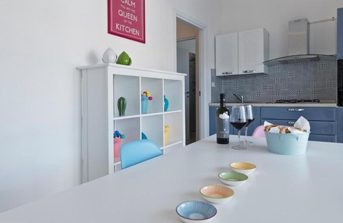 Torre Suda House | Casa Te Mare: Family-Friendly Retreat with Breakfast & Fireplace