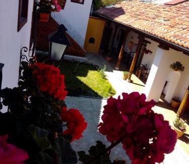 Del Cerrillo House | Discover Casa Tequio: Spa Retreat with Hot Tub & Kitchen