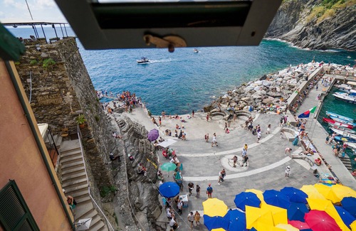 Vernazza Apartment | Casa Teresa: Exceptional Stay with AC and Balcony