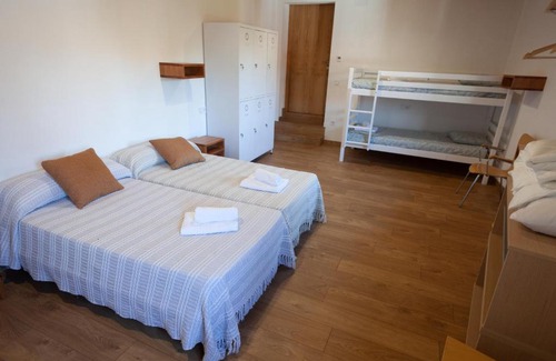 Laza House | CASA TERRA ALMA: Pet-Friendly Retreat with Spa & Hot Tub
