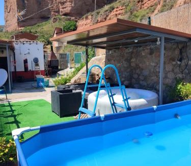 Islallana House | Discover Casa Terzia: Family-Friendly Retreat Near Logroño