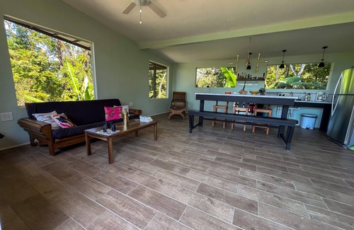 Pavones House | Casa Tierra Media - Oceanview Jungle Getaway with WiFi & AC