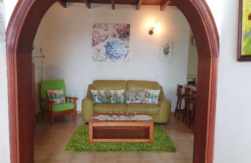 Isora House | Exceptional Casa Tin: Guest Rated 9/10 with Kitchen Access