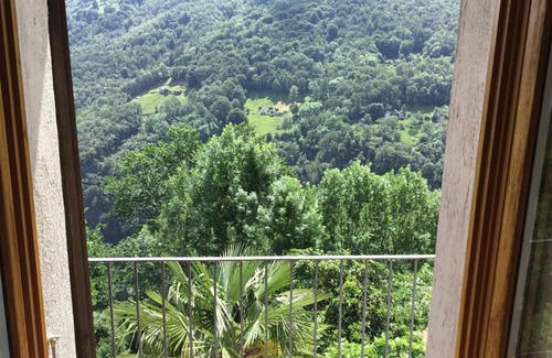 Centovalli Apartment | Discover Casa Tita: Oceanfront Escape with Pet-Friendly Perks