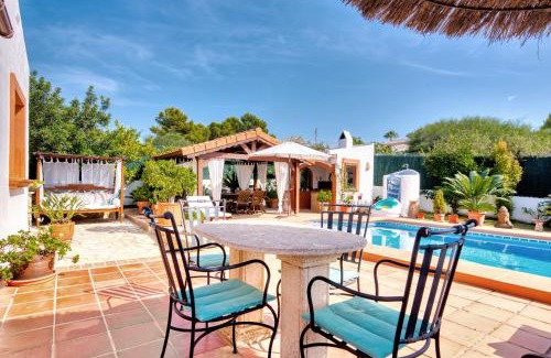 Javea Villa | Casa Toñy: Family-Friendly Stay with Pool Access