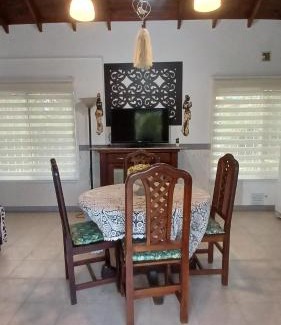Merlo House | CASA TODA EN PLANTA BAJA CON PARQUE y PILETA INDIVIDUAL SOBRE ASFALTO A POCAS CUADRAS DEL CENTRO DE MERLO