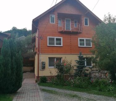 Cimpeni House | Budget-Friendly CASA TODEA: Top-Rated with Family Amenities