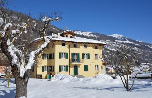 Pellizzano Apartment | Oceanfront Casa Tomaselli: Pet Friendly & Family Welcoming