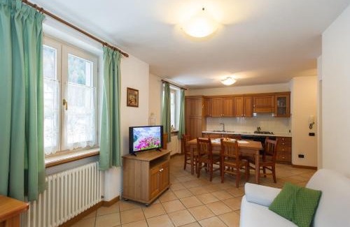 Pellizzano Apartment | Oceanfront Casa Tomaselli: Pet Friendly & Family Welcoming