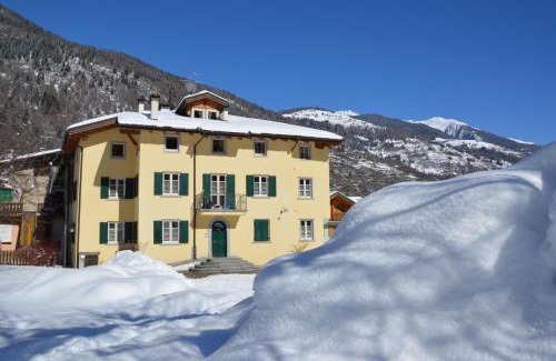 Pellizzano Apartment | Oceanfront Casa Tomaselli: Pet Friendly & Family Welcoming