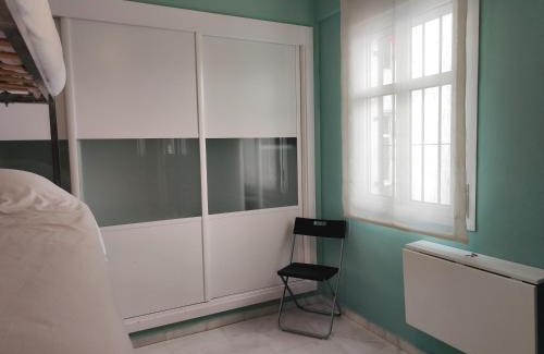 Doctor Barraquer-Grupo Renfe-Policlinico Apartment | Casa Torrijiano: 4-Star Stay with Free Parking & Pet-Friendly