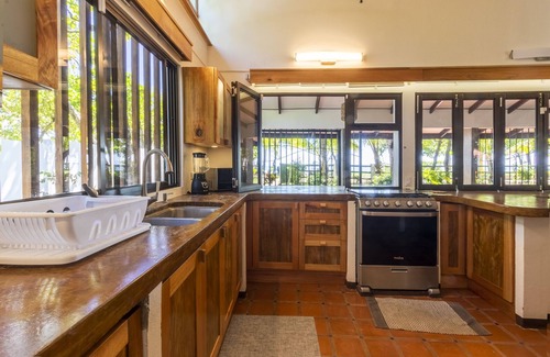 Esterillos Oeste House | Relaxing Beachfront Getaway at Casa Tortuga