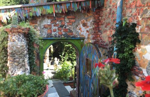 Thun House | Elevate Your Stay at Casa Toscana: Pet-Friendly Retreat