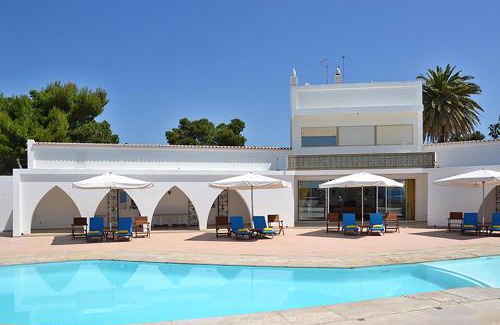 Portimao Bed & Breakfast | Experience Casa Três Palmeiras: Oceanfront Escape & Pool