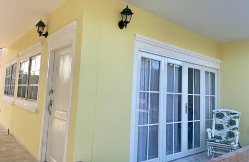 Santa Cruz de Mompox Apartment | Relaxing French-Style Casa with Family and Pet Amenities