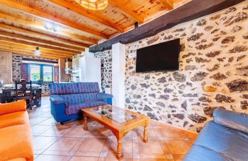 Solorzano House | Discover Casa Trasmiera: Family and Pet-Friendly Retreat