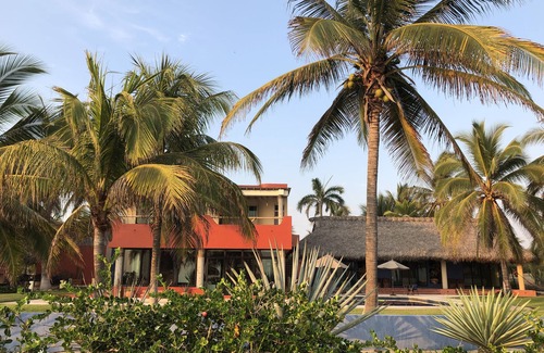 Barra de Colotepec Villa | Oceanfront Villa Casa Tres Azules with Private Pool & Dining