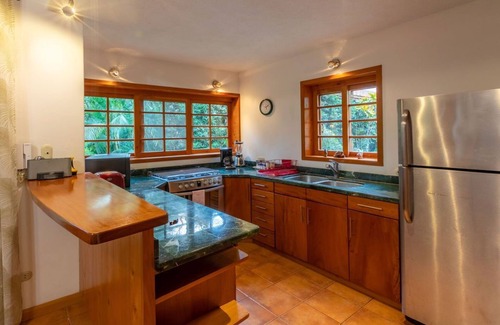 Panajachel House | Unforgettable Stay at Casa Tropical Guatemala - 10/10 Rated!