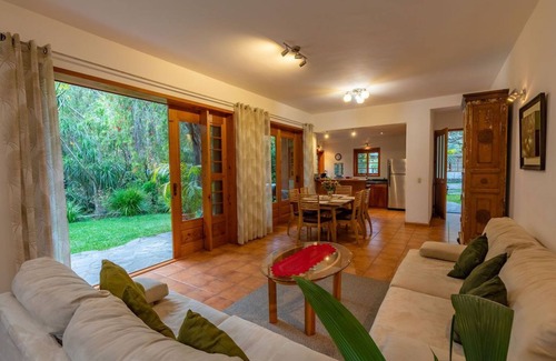 Panajachel House | Unforgettable Stay at Casa Tropical Guatemala - 10/10 Rated!