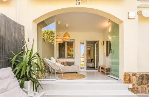 Platja de l'Arenal House | Idyllic Casa Tucan: Beachside Haven with Ocean View Pool