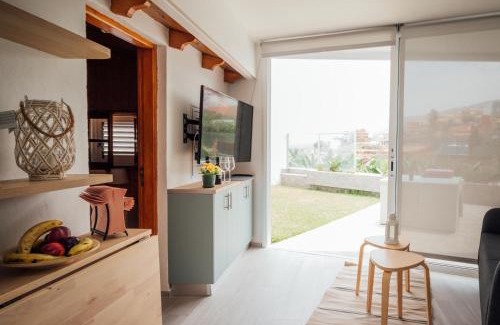 Los Realejos House | Relax at Casa Tulipanes & Spa with Oceanfront Amenities
