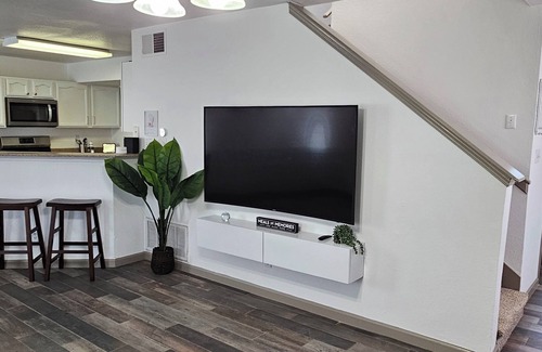 El Dorado West House | Casa Tulipán: Family-Friendly Retreat near Providence Hospital