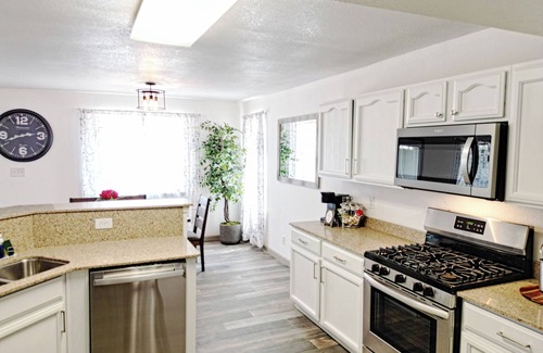 El Dorado West House | Casa Tulipán: Family-Friendly Retreat near Providence Hospital