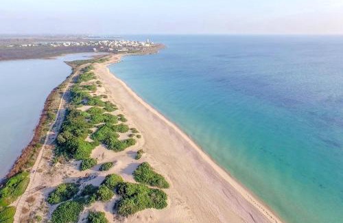 Torre Colimena House | Casa Tulipano: Family-Friendly Retreat 200m from Torre Colimena