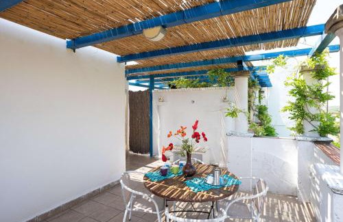 Torre Colimena House | Casa Tulipano: Family-Friendly Retreat 200m from Torre Colimena