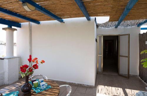 Torre Colimena House | Casa Tulipano: Family-Friendly Retreat 200m from Torre Colimena