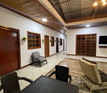 Libano House | Budget-Friendly Casa Turistica JB: Pet & Child Friendly
