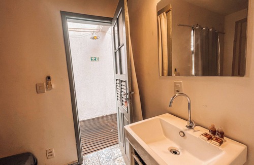 Zona Sul Hotel | Budget-Friendly Casa Tuxi with Pool and Breakfast Options