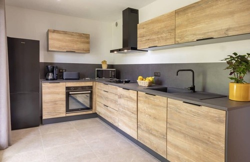 Barbaggio Apartment | Charming Casa U Castagnettu: Vineyard Retreat with Kitchen