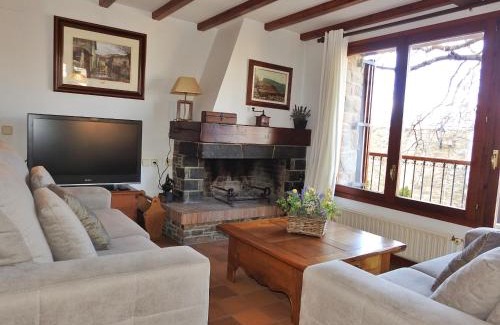 Urtx Ski Chalet | Family-Friendly Casa Unifamiliar with Garden in Cerdanya