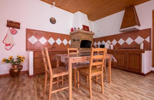 Tejina House | Cozy Casa Unifamiliar: Family-Friendly with Breakfast Included