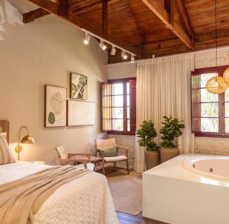 Bento Goncalves Hotel | Relax at Casa Vêneto in Vale dos Vinhedos - Top Amenities